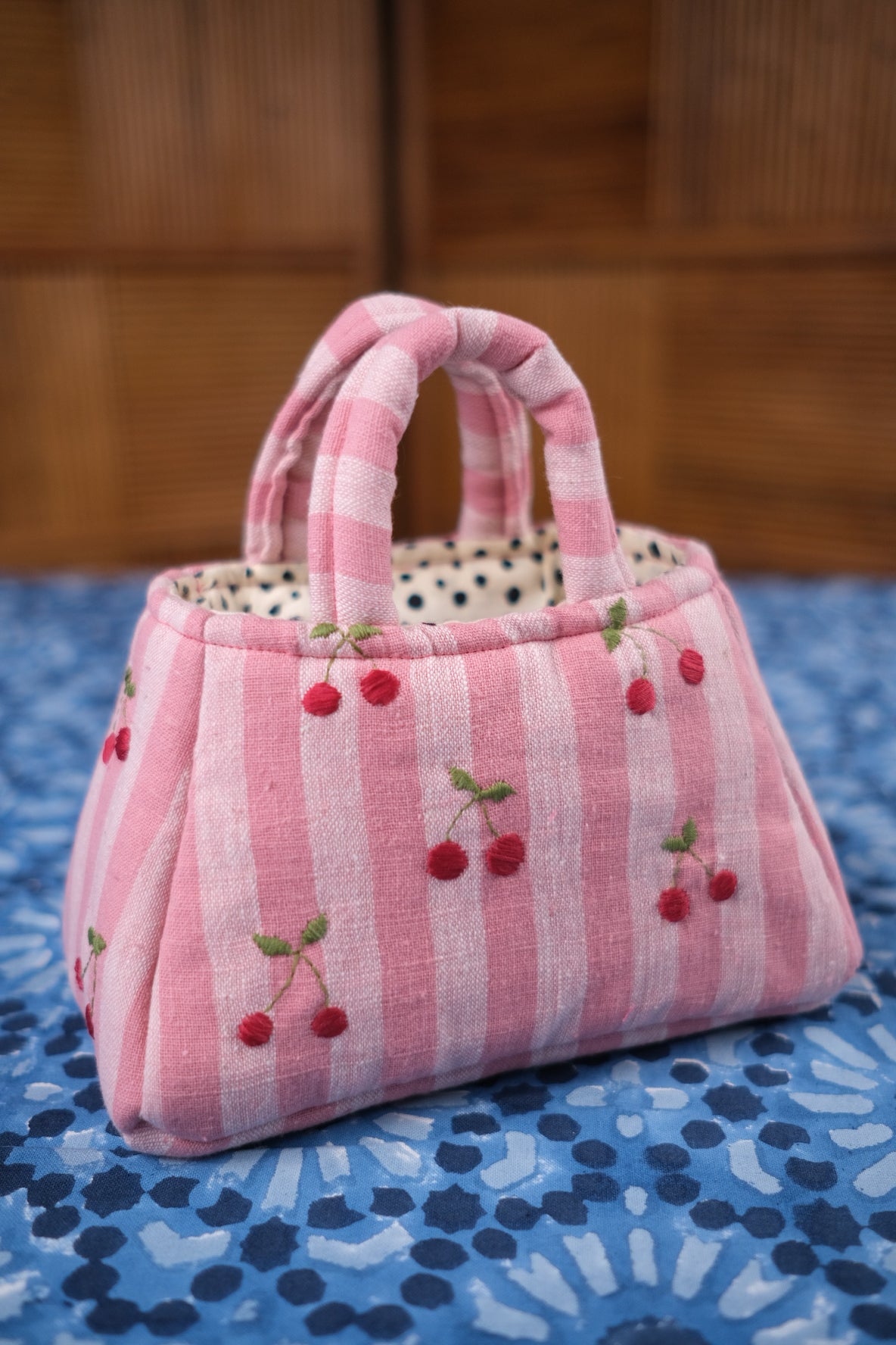 The hand embroidered Cherry tote bag Pink