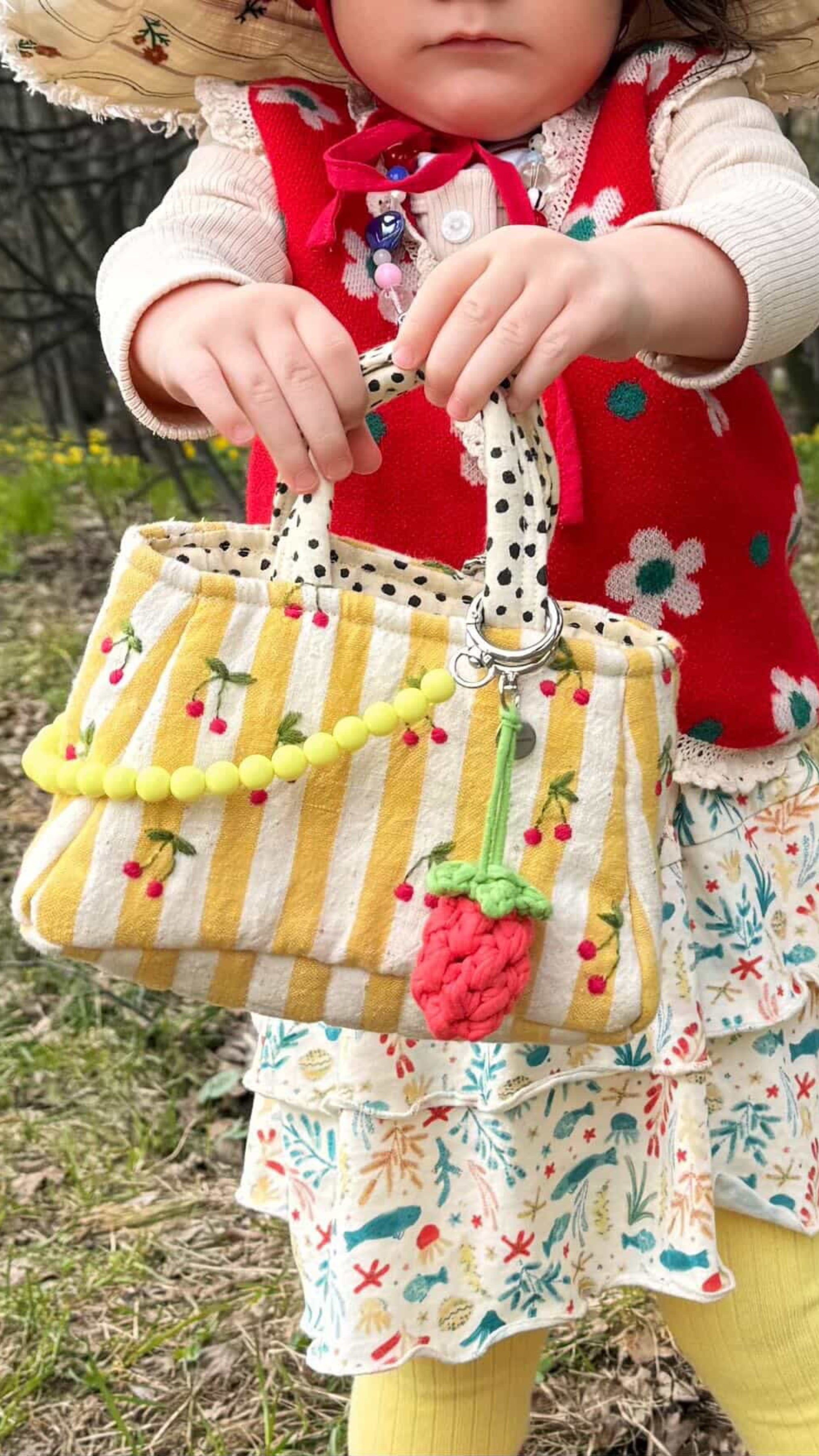 The hand embroidered Cherry tote bag Pink